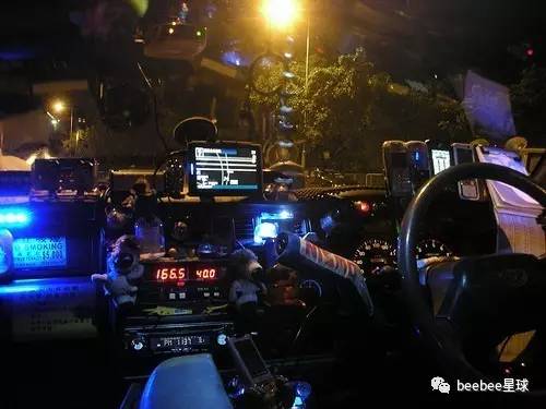 香港出租車司機為何同時用10部手機？解密“手機墻”背后的租賃服務江湖